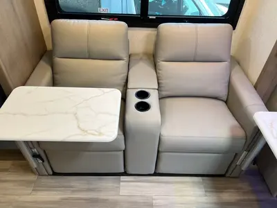 2027 Thor Motor Coach Omni photo 7