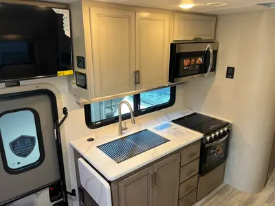 2027 Thor Motor Coach Omni photo 10