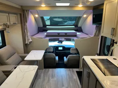 2027 Thor Motor Coach Omni photo 3