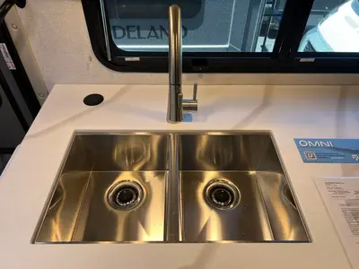 2027 Thor Motor Coach Omni photo 12