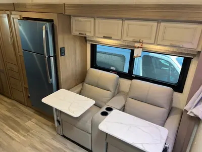 2027 Thor Motor Coach Omni photo 6