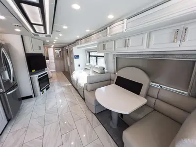 2027 Fleetwood Discovery photo 6