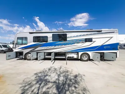 2027 Fleetwood Discovery photo 28