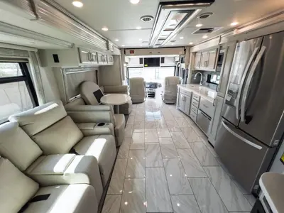 2027 Fleetwood Discovery photo 4