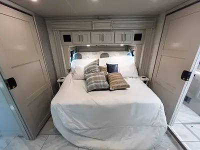 2027 Fleetwood Discovery photo 14