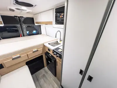 2027 Thor Motor Coach Rize photo 7