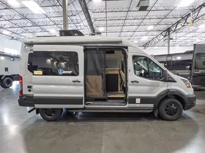 2027 Thor Motor Coach Palladium photo 17