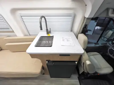 2027 Thor Motor Coach Palladium photo 8