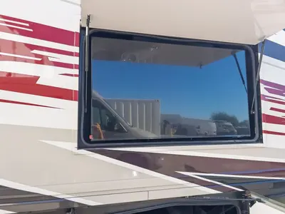 2027 Fleetwood Discovery LXE photo 28