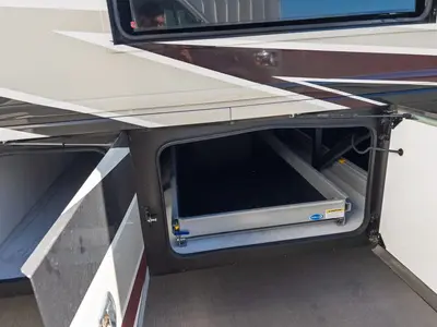 2027 Fleetwood Discovery LXE photo 27