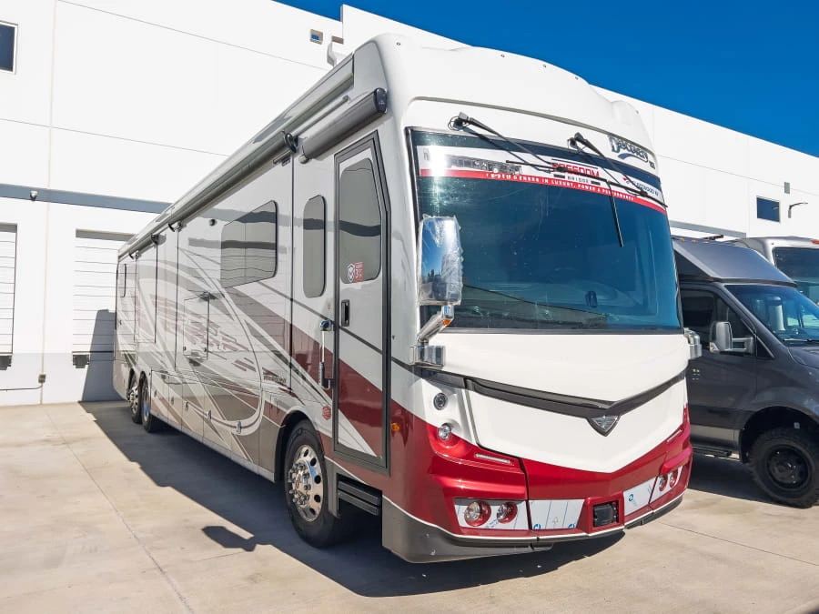 2027 Fleetwood Discovery LXE exterior