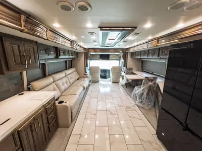 2027 Fleetwood Discovery LXE photo 4