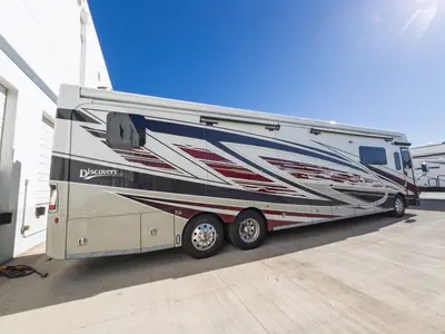 2027 Fleetwood Discovery LXE photo 21