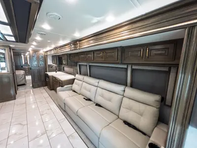 2027 Fleetwood Discovery LXE photo 6