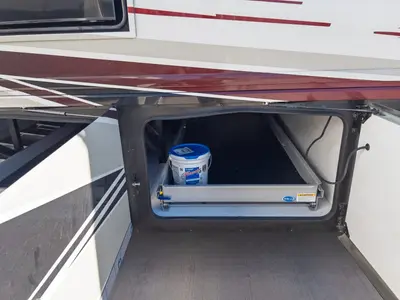 2027 Fleetwood Discovery LXE photo 29