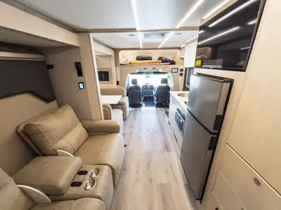 2027 Tiffin Motorhomes Wayfarer photo 4