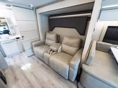 2027 Tiffin Motorhomes Wayfarer photo 13