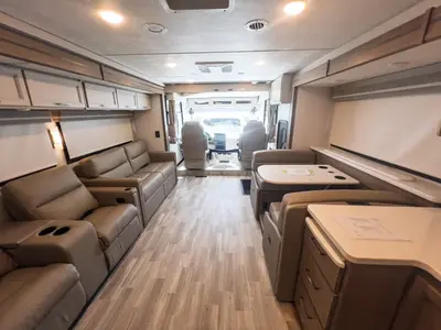 2027 Thor Motor Coach Windsport photo 4