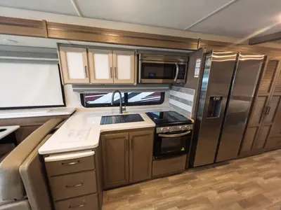 2027 Thor Motor Coach Windsport photo 12