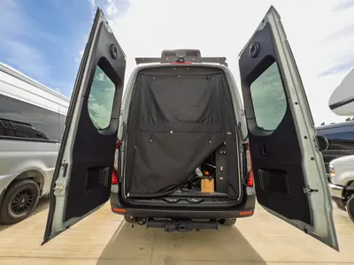2027 Tiffin Motorhomes GH1 photo 2