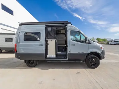2027 Tiffin Motorhomes GH1 photo 16