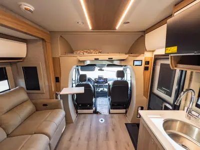 2027 Tiffin Motorhomes Wayfarer photo 4