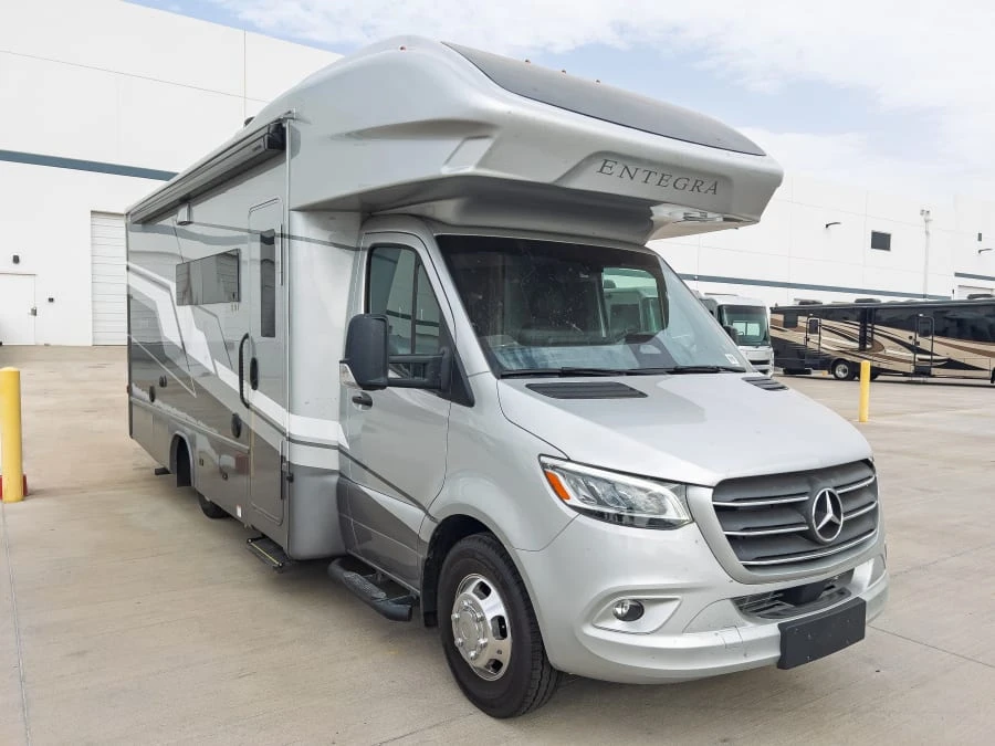 2027 Entegra Coach Qwest exterior