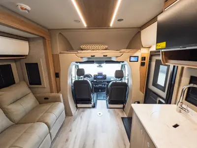 2027 Tiffin Motorhomes Wayfarer photo 4