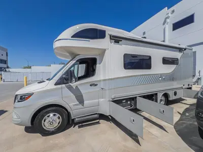 2027 Winnebago View photo 25