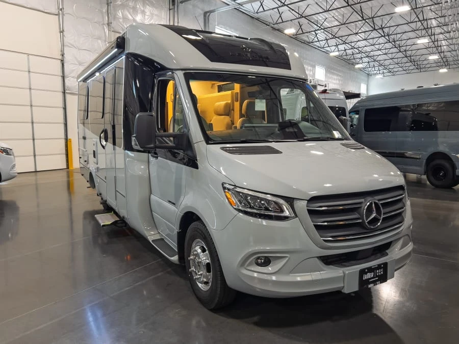 2026 Leisure Travel Unity exterior