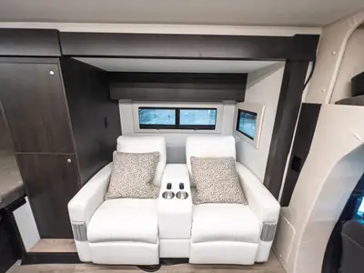 2027 Tiffin Motorhomes Wayfarer photo 8