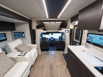 2027 Tiffin Motorhomes Wayfarer photo 4