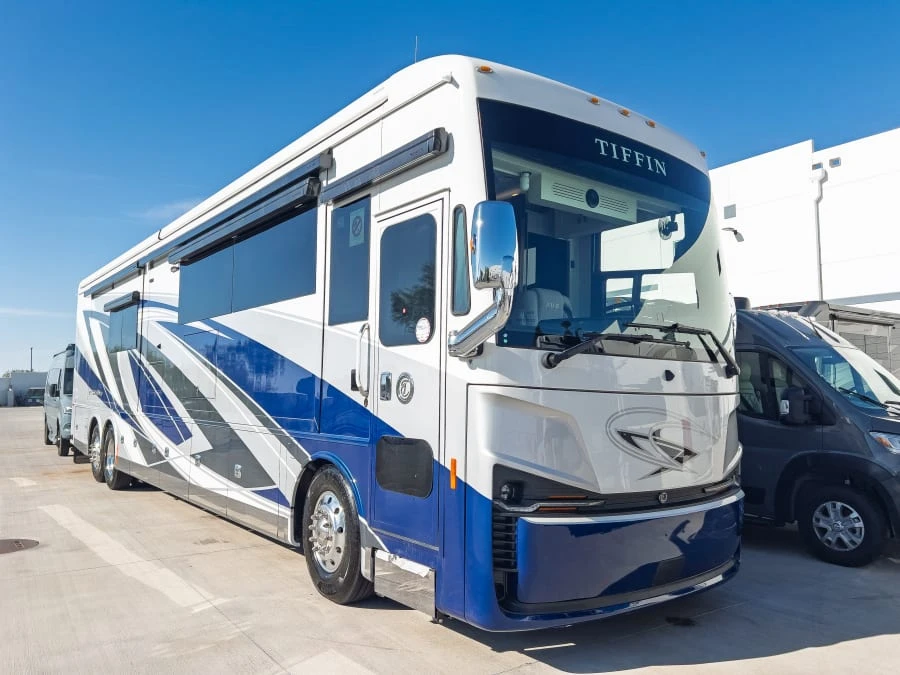 2027 Tiffin Motorhomes Allegro BUS exterior