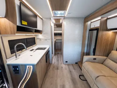 2027 Tiffin Motorhomes Wayfarer photo 6