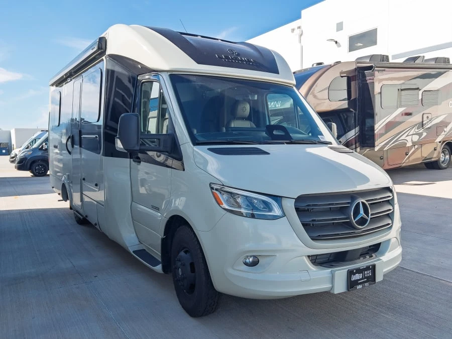 2027 Leisure Travel Unity exterior