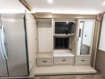 2027 Entegra Coach Vision XL photo 17