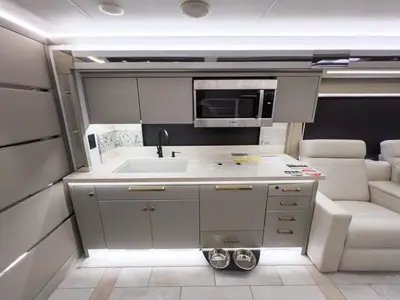 2027 Tiffin Motorhomes Zephyr photo 10