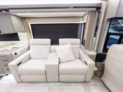2027 Tiffin Motorhomes Zephyr photo 7