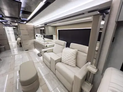 2027 Tiffin Motorhomes Zephyr photo 6