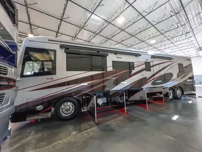 2027 Tiffin Motorhomes Zephyr photo 30