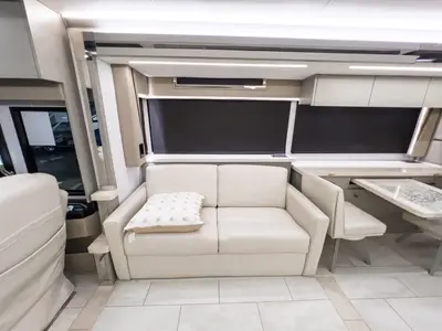 2027 Tiffin Motorhomes Zephyr photo 9