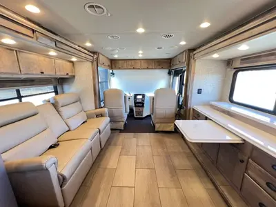 2023 Tiffin Motorhomes Breeze 33BR photo 3
