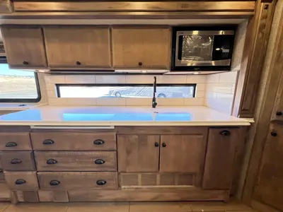 2023 Tiffin Motorhomes Breeze 33BR photo 7