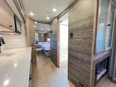 2023 Tiffin Motorhomes Breeze 33BR photo 15