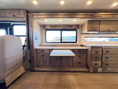 2023 Tiffin Motorhomes Breeze 33BR photo 6