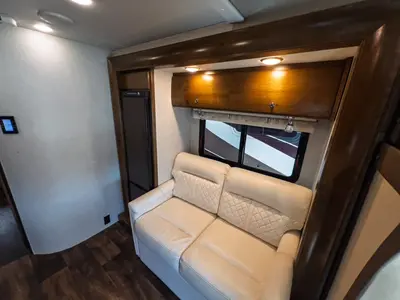 2019 Tiffin Motorhomes Wayfarer photo 6