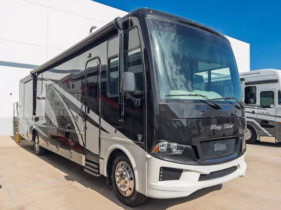 2021 Newmar BAY Star exterior