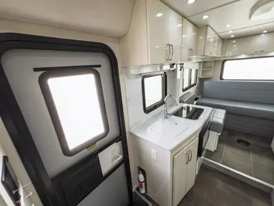 2018 Pleasure Way Plateau XL photo 10