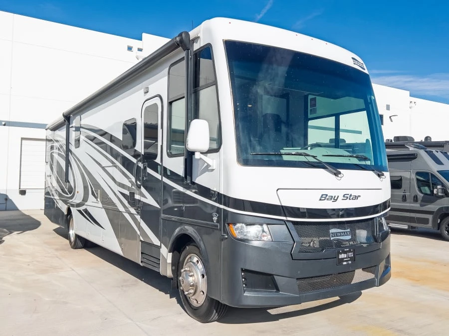 2023 Newmar BAY Star exterior