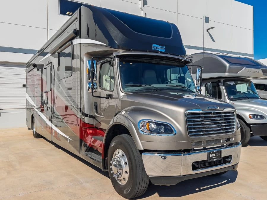2021 Newmar Super Star exterior